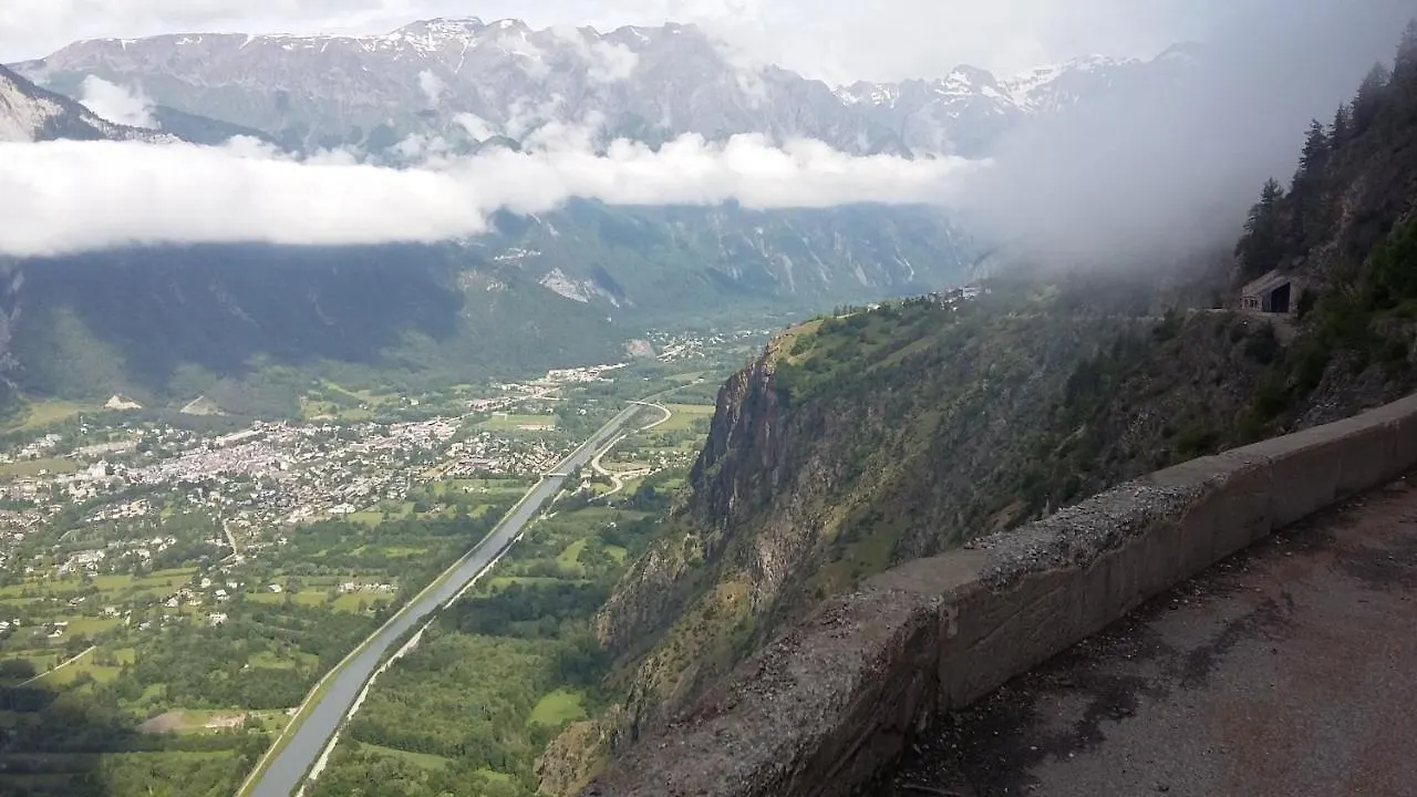 Apartment Chalet La Cachette Cyclists & Skiers Le Bourg-d'Oisans France