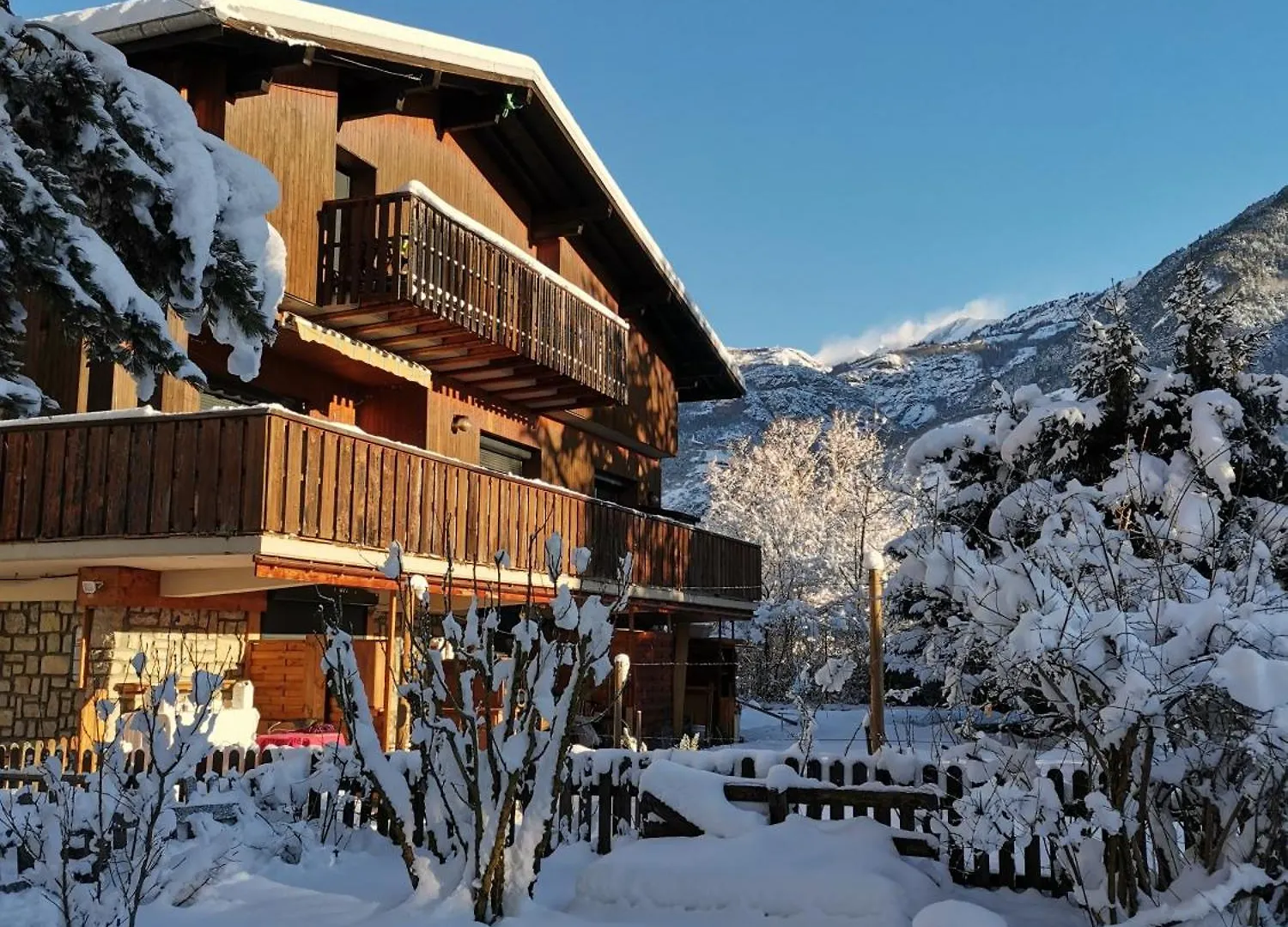 Chalet La Cachette Cyclists & Skiers contacts